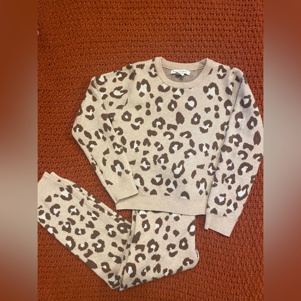 Girls cheetah sweater set